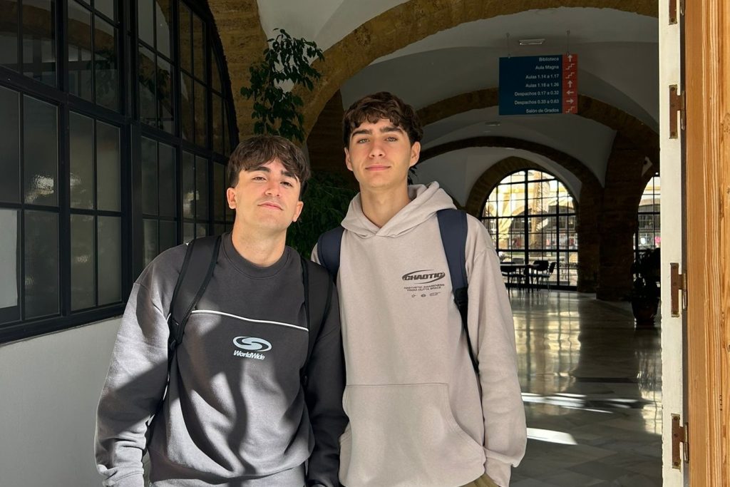 CAPÍTULO 11: 11-12-2025. José Mario Rueda y David Morillo, estudiantes del Grado en Historia y jugadores de la Liga de Fútbol Sala de la Facultad