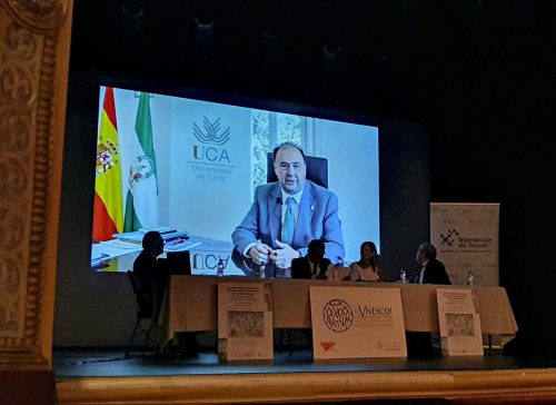 Dos momentos del acto inaugural